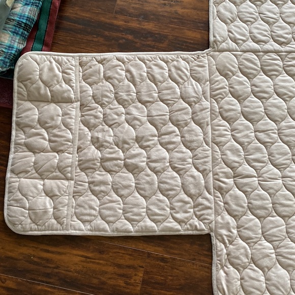 Quilted Pet Chair Cover - Picture 5 of 16